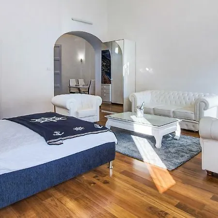 Apartment Royal House Oktogon